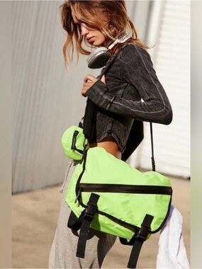 FREE PEOPLE MOVE WITH IT MESSENGER BAG WITH STRAP NEON GREEN BLACK NWOT